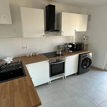 Le Toit Des Volcans - 8 Couchages - Terrasse Privée Et Wifi *