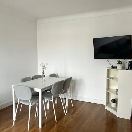 Le Toit Des Volcans - 8 Couchages - Terrasse Privée Et Wifi *